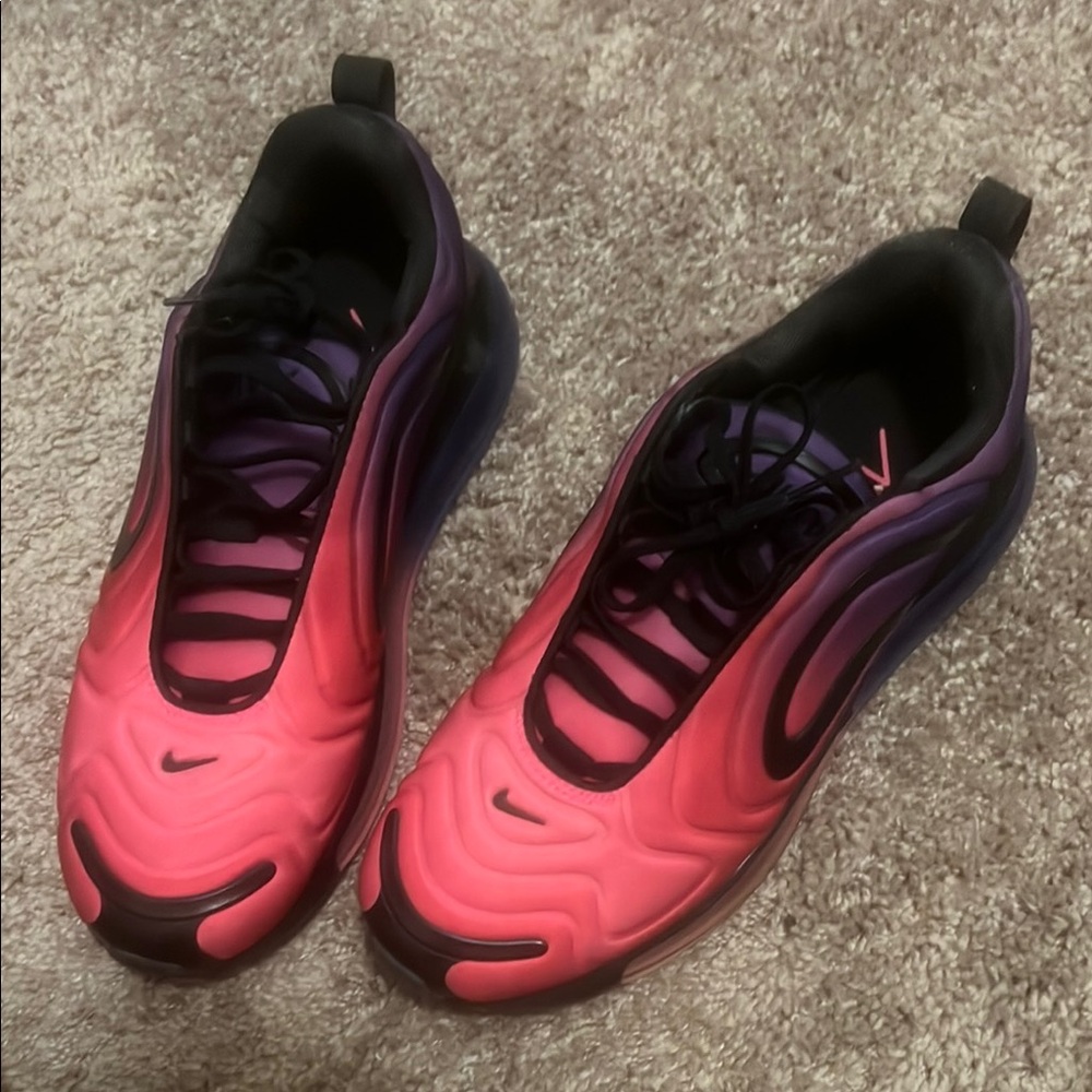 Women’s Nike Air max 720 “Hyper Grape”